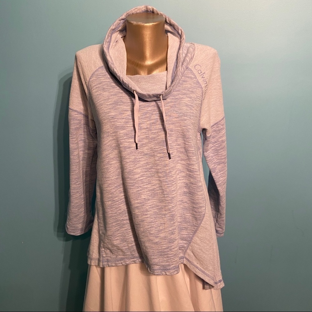 🛍️3/$30 Calvin Klein women’s powder blue sweatshirt in size medium